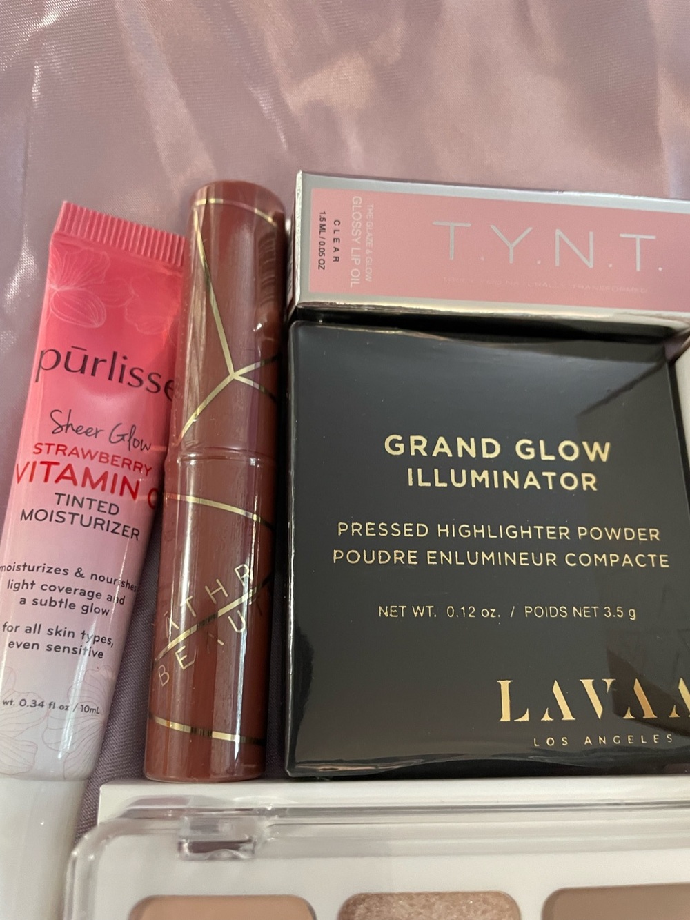 Mini Makeup Bundle - Picture 2 of 3